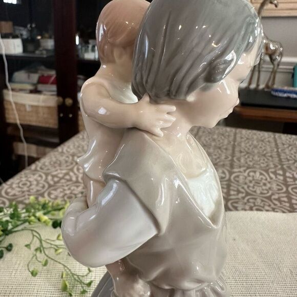 Lladro Porcelain Figurine Gypsy Girl with Brother Piggy Back Ride Vintage - Picture 6 of 9